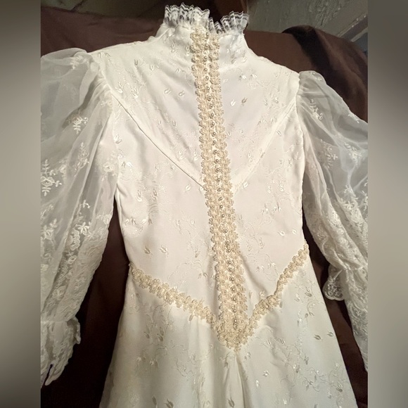 Gunne Sax Style Handmade Wedding Dress. - Picture 5 of 15